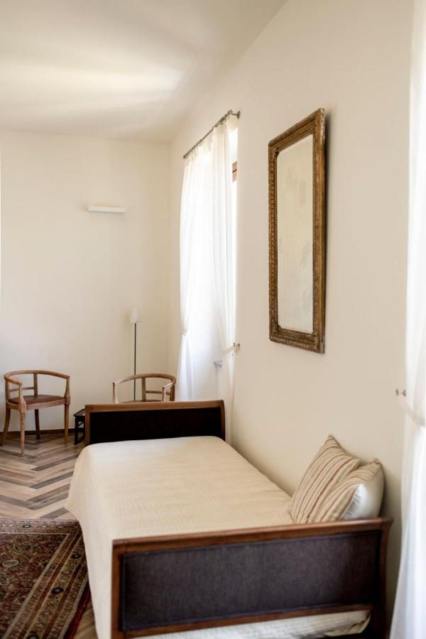 Le Vecchie Persiane - Bed & Breakfast Diano d'Alba Exterior photo
